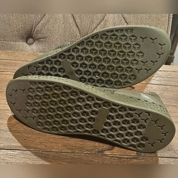 Men's Olive Knit Sneakers with Textured Sole - Picture 5 of 7